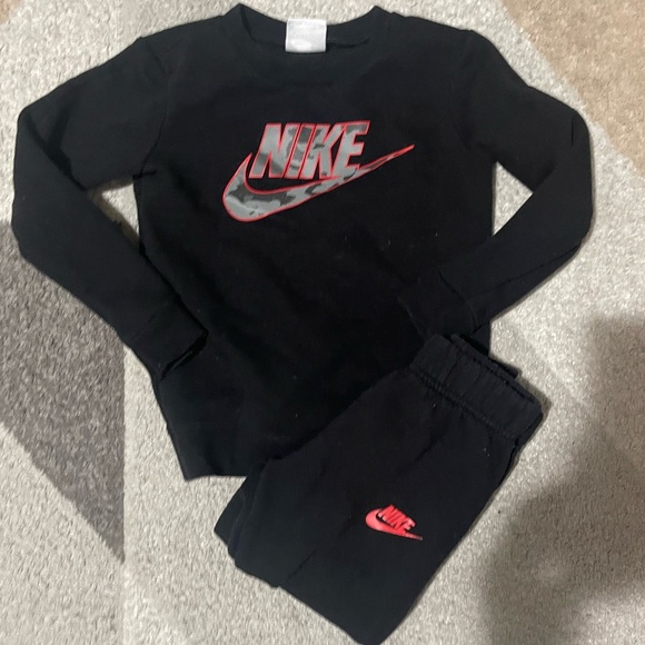 Toddler Nike Matching Set - 4T - Picture 4 of 4